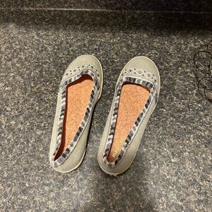 Maurice’s flats Canvas material with small studs. Cork padded insoles. Sz 10